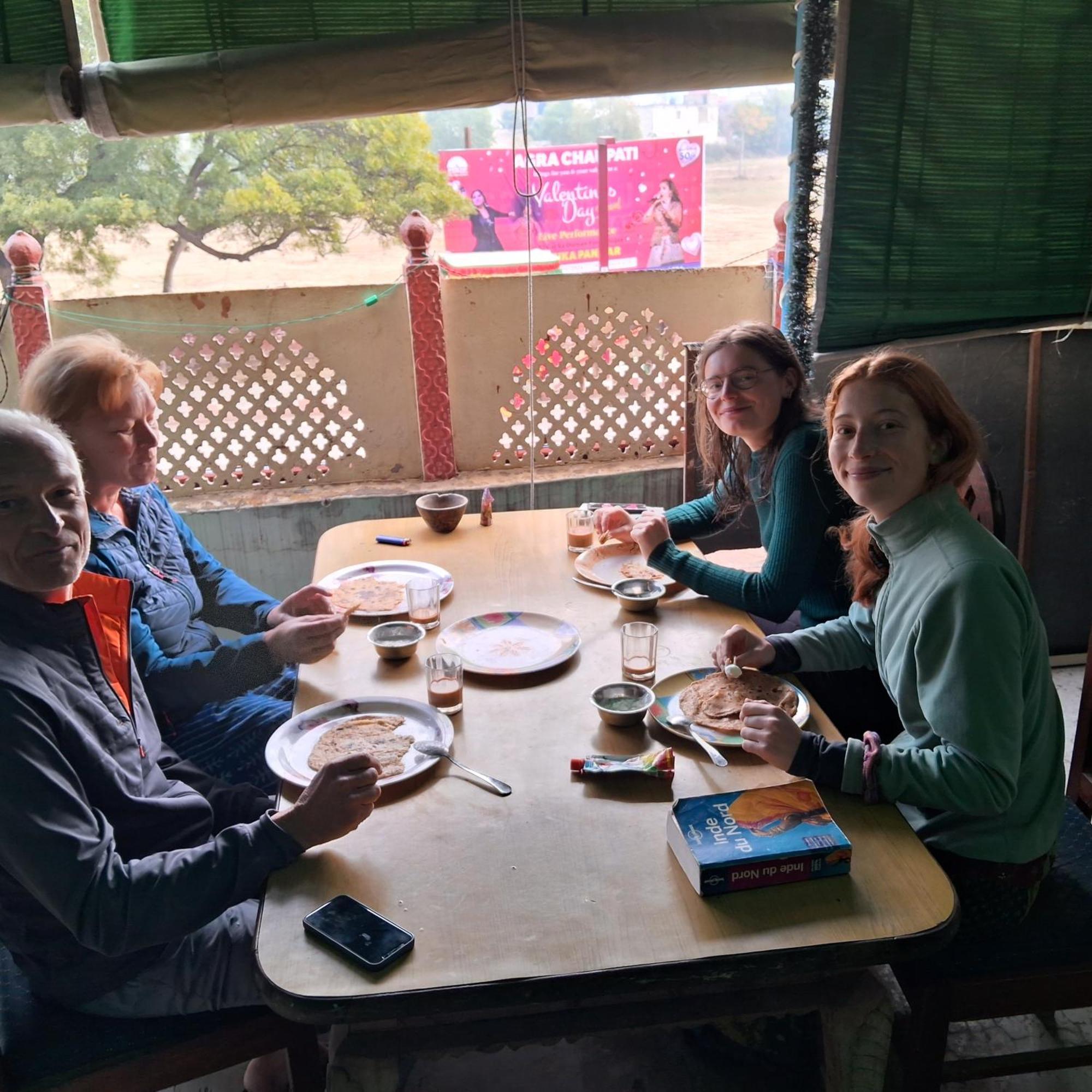 Superinn Home Stay& Guest House アーグラ エクステリア 写真